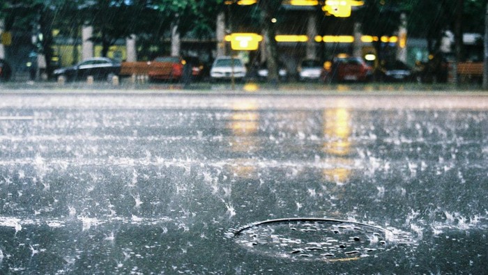 BMKG Ingatkan Potensi Hujan Sedang hingga Lebat di Jakarta pada 13-17 Mei