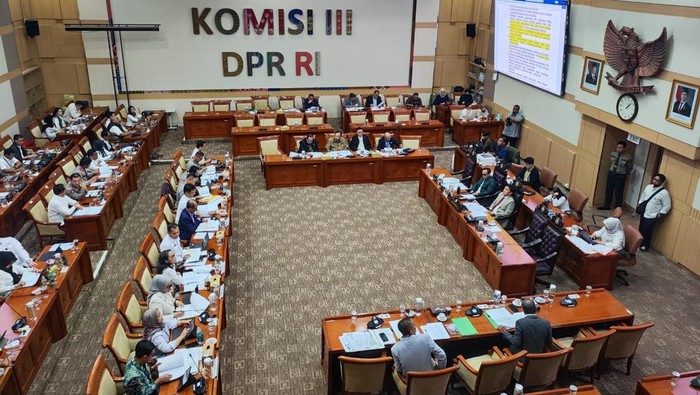 Revisi RUU Polri Atur Batas Usia Pensiun Perwira Tinggi, Jenderal Bintang Empat Berpeluang Diperpanjang