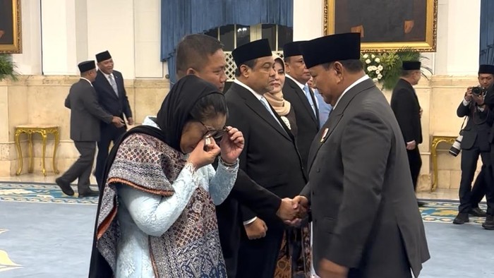 Nanik Haru Usai Dilantik Jadi Kepala BGN, Momen Emosional Warnai Prosesi Pelantikan