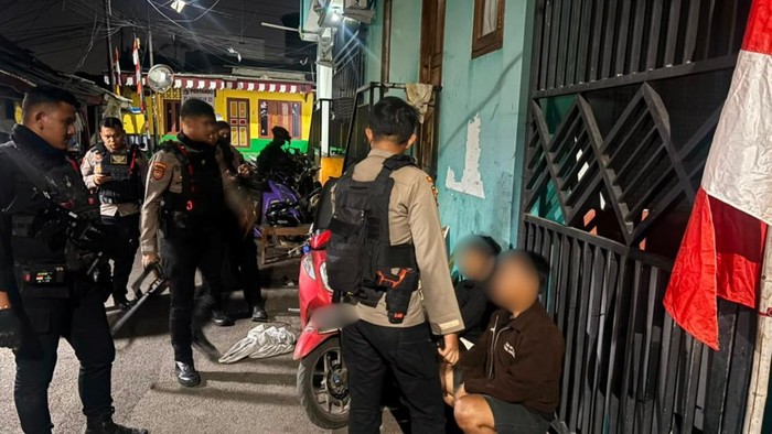 Karpet Masjid Jadi Alas Panggung HUT RI di Buton Tengah Viral, Camat Beri Klarifikasi