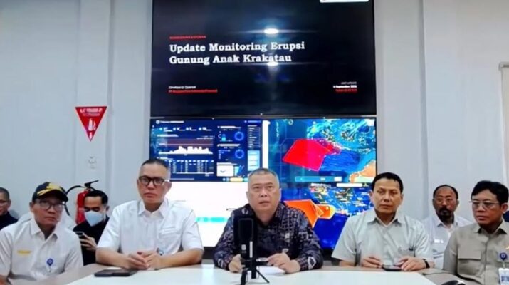 Erupsi Anak Krakatau Picu Pembatalan Perjalanan, Penumpang Merak-Bakauheni Menurun